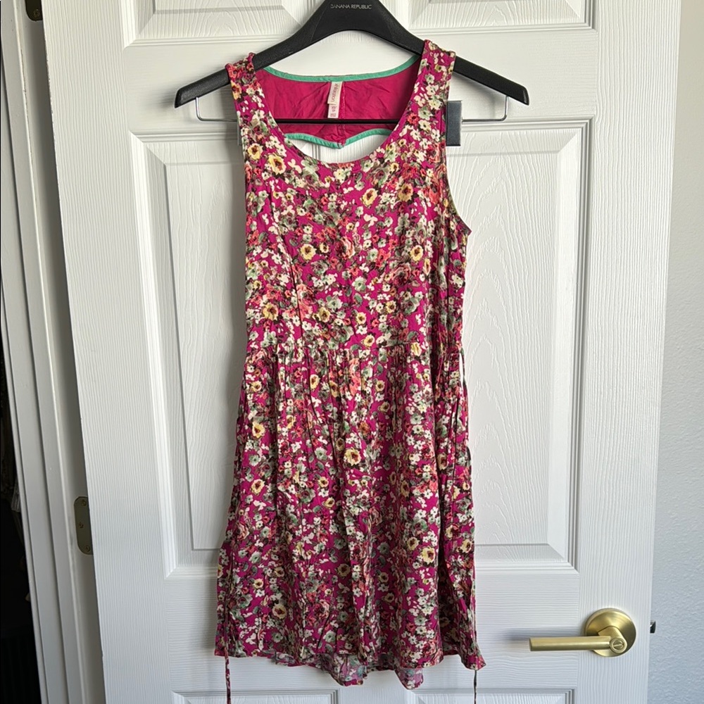 Heart Cutout Back Vibrant Floral Sleeveless Scoop Neck Dress Tie Waist w Pockets